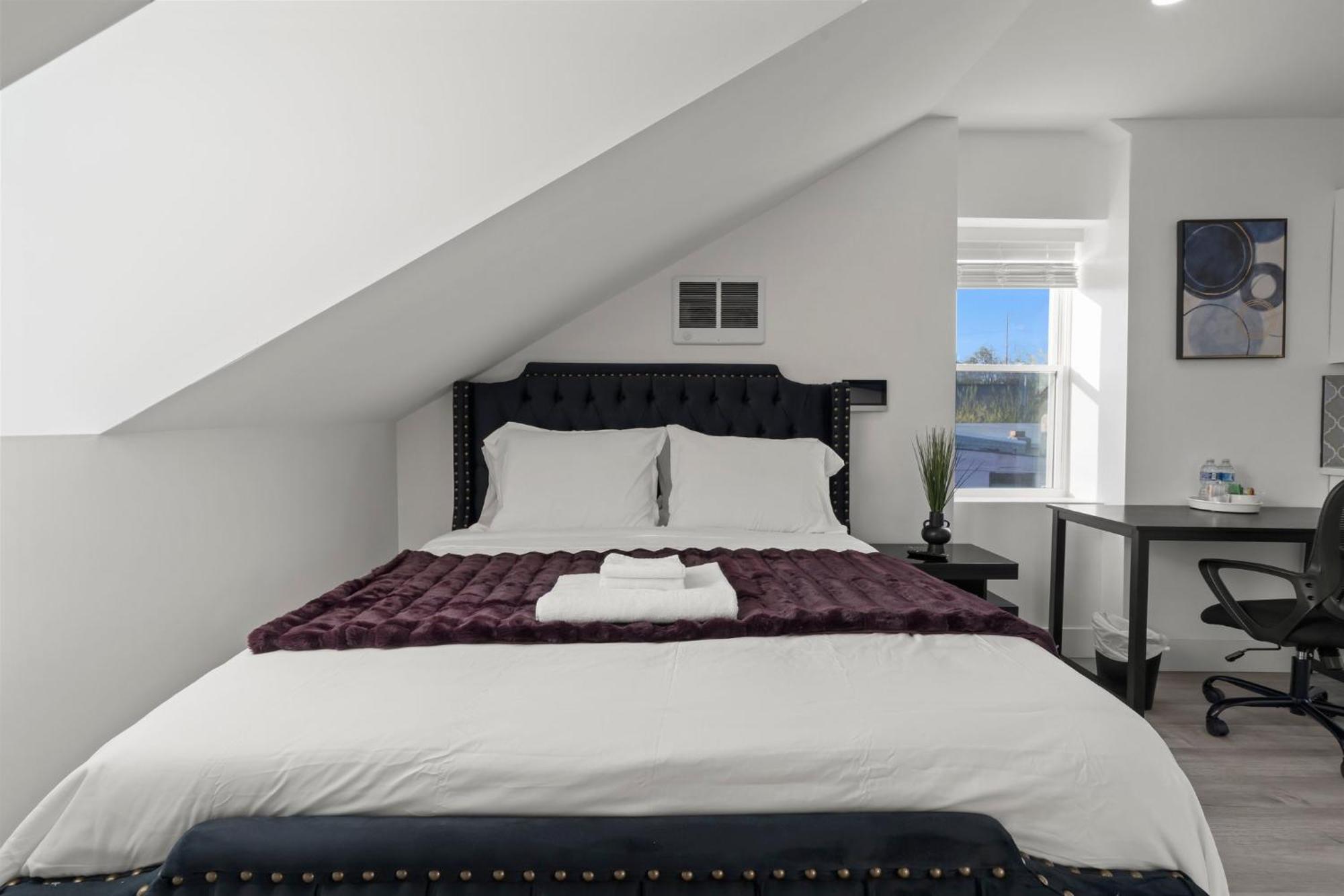 Hotel New Season Royals, Airport West Chester Pokoj fotografie