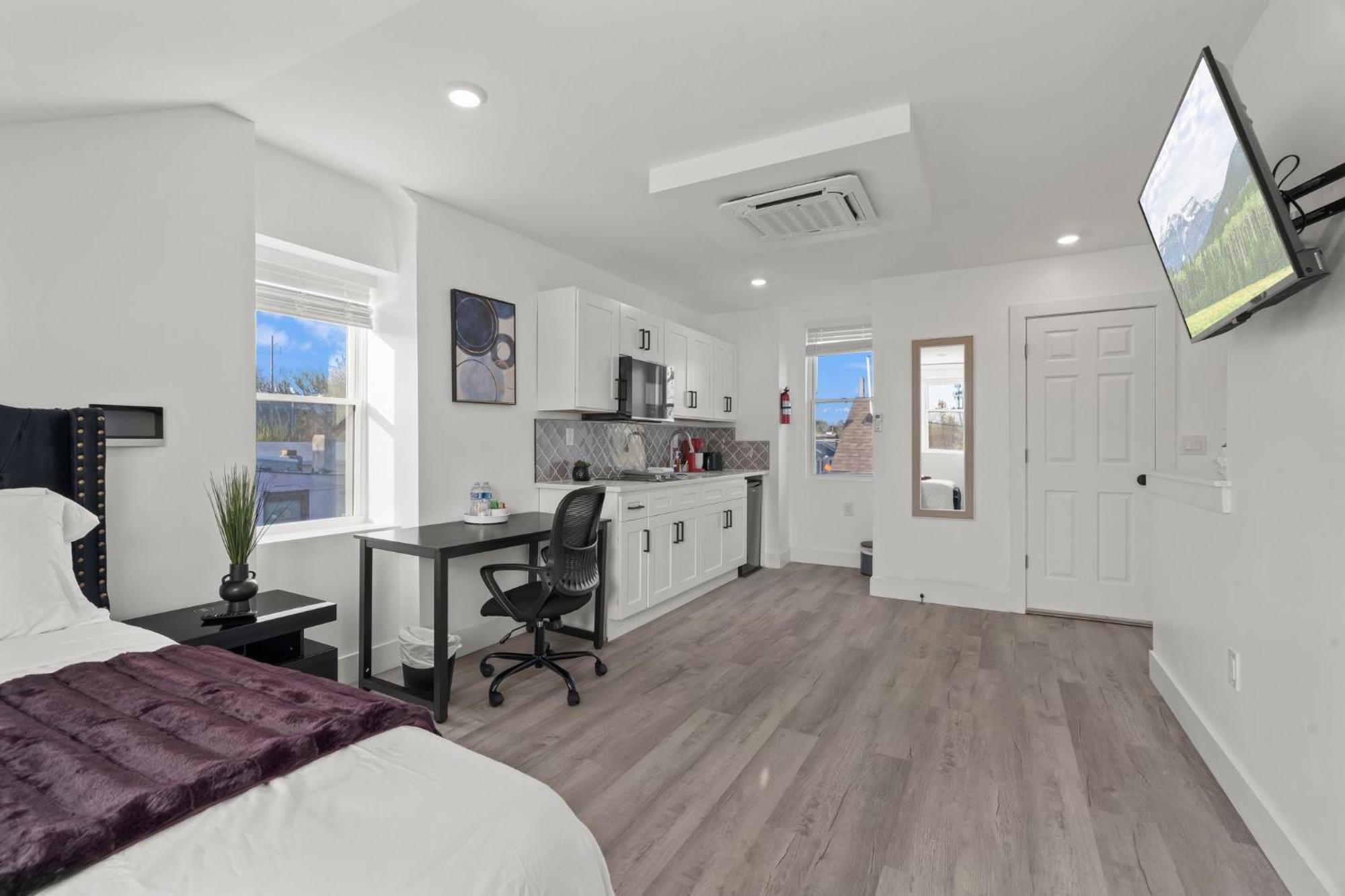 Hotel New Season Royals, Airport West Chester Pokoj fotografie
