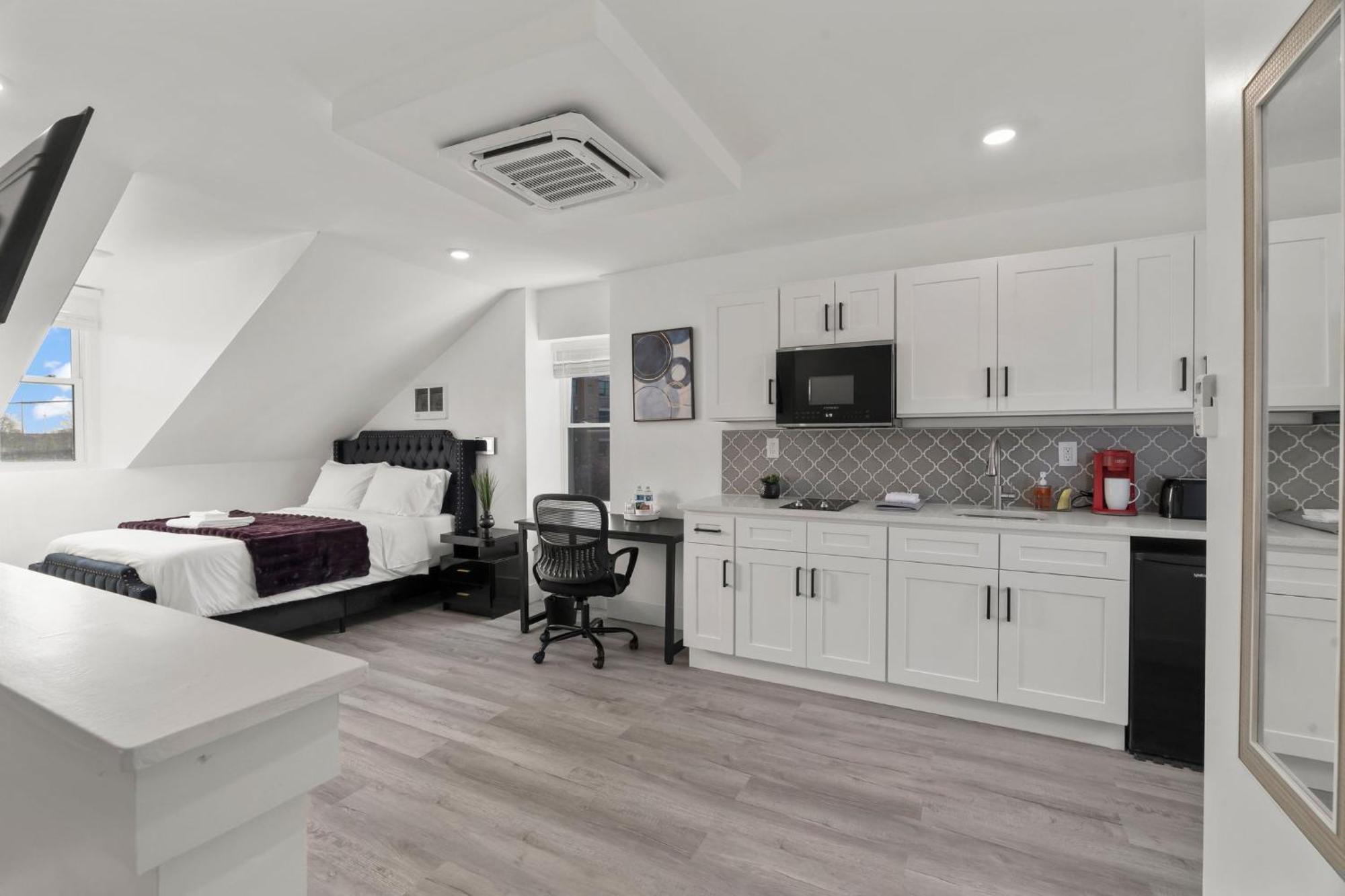Hotel New Season Royals, Airport West Chester Exteriér fotografie