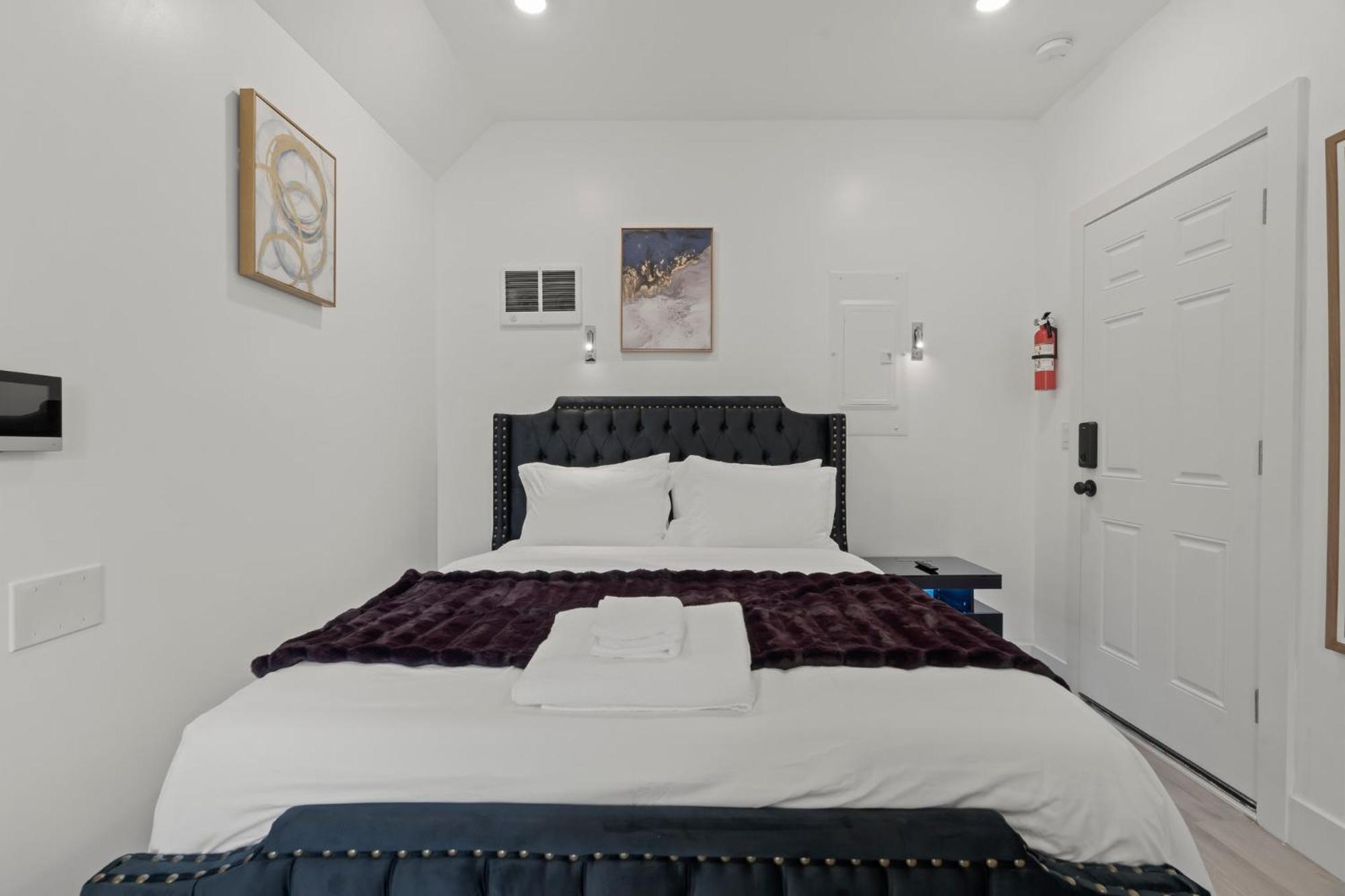 Hotel New Season Royals, Airport West Chester Pokoj fotografie