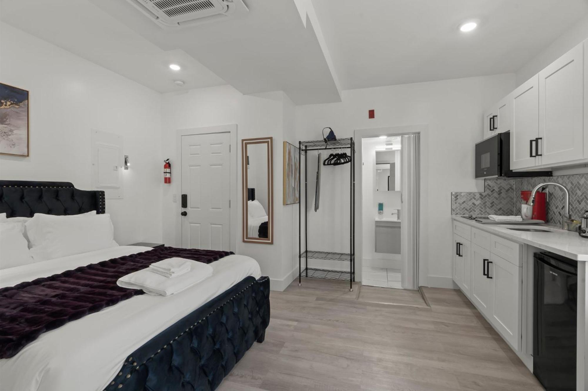 Hotel New Season Royals, Airport West Chester Pokoj fotografie