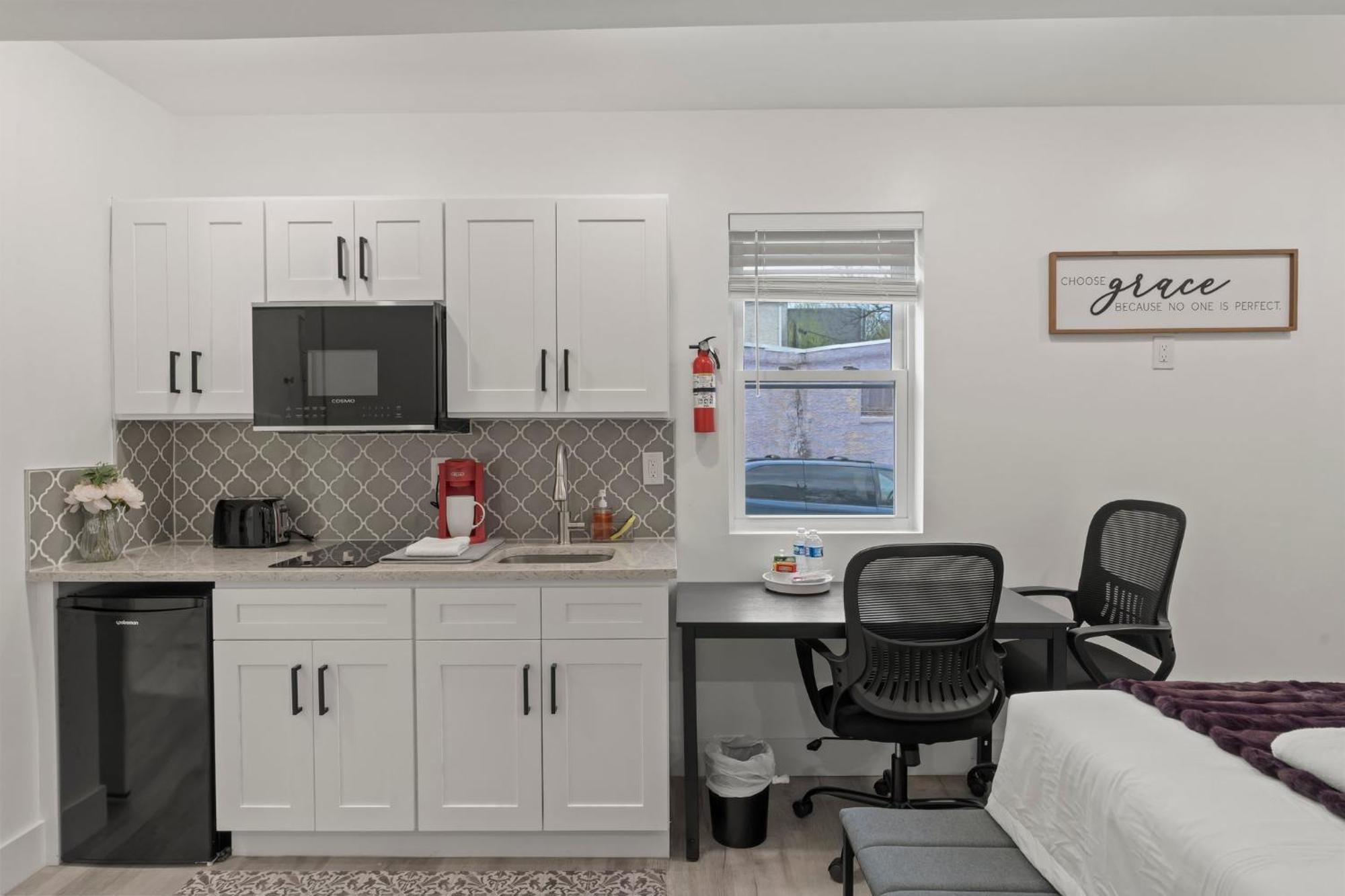 Hotel New Season Royals, Airport West Chester Pokoj fotografie